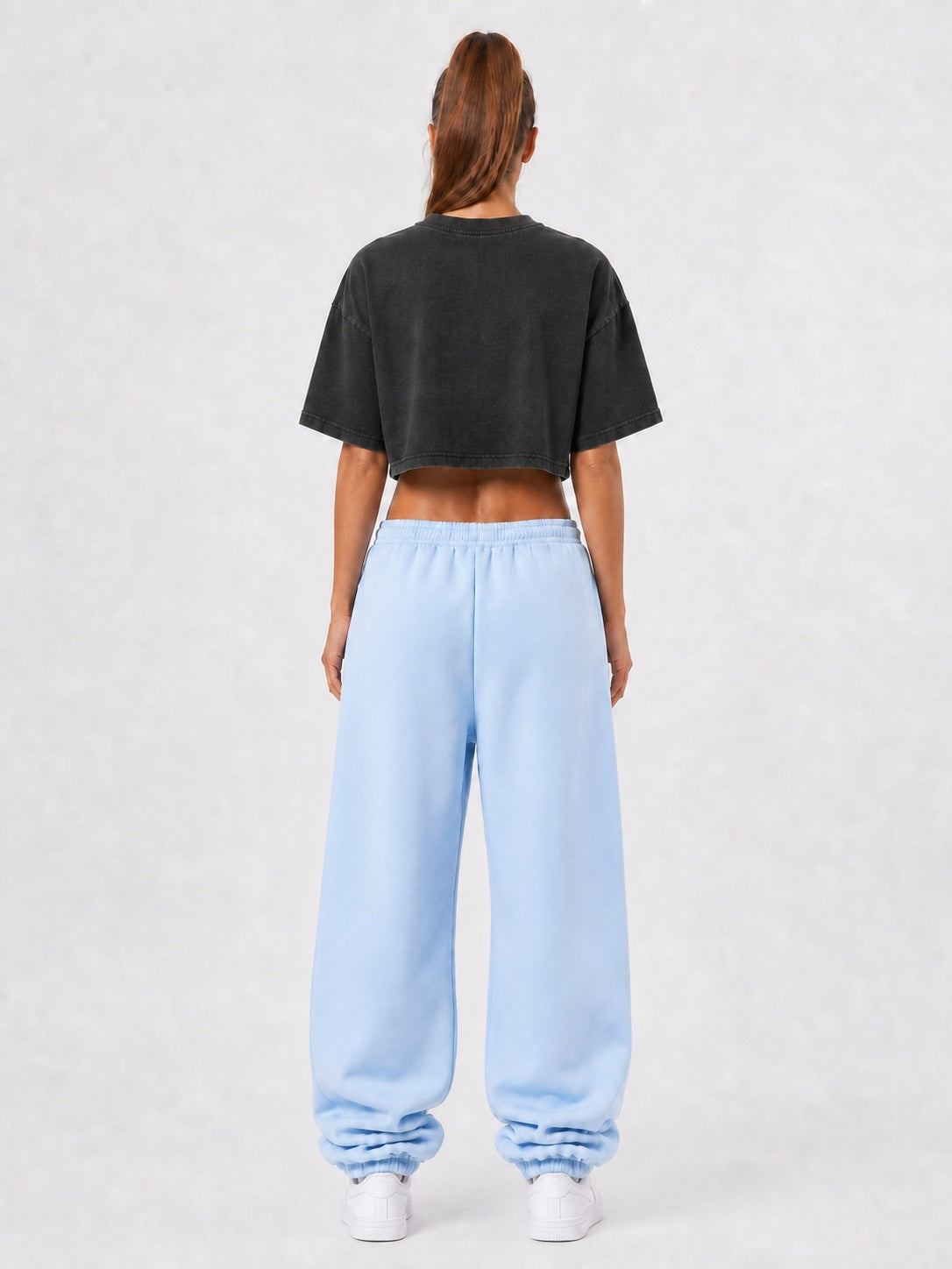 Baggy Jogger Light Blue für Damen, Rückenansicht ohne Gesäßtasche mit weitem Bein und elastischem Saum