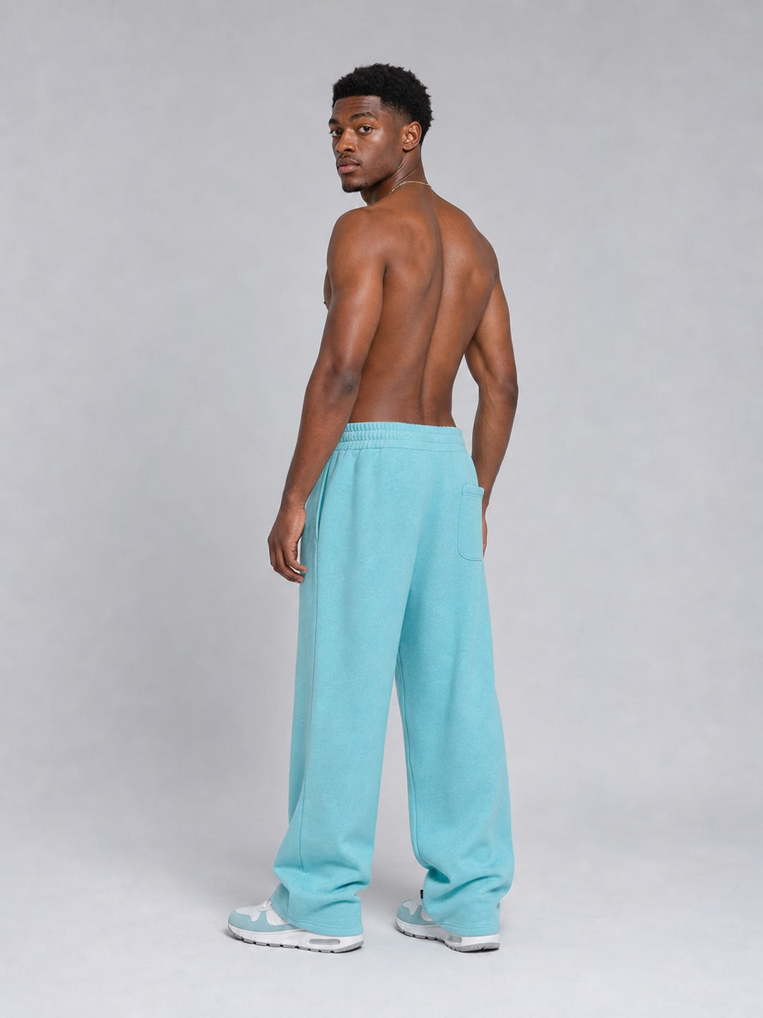 BEAHATER Open Leg Jogger Ocean Mint – Herren-Rückenansicht mit offenem Bein