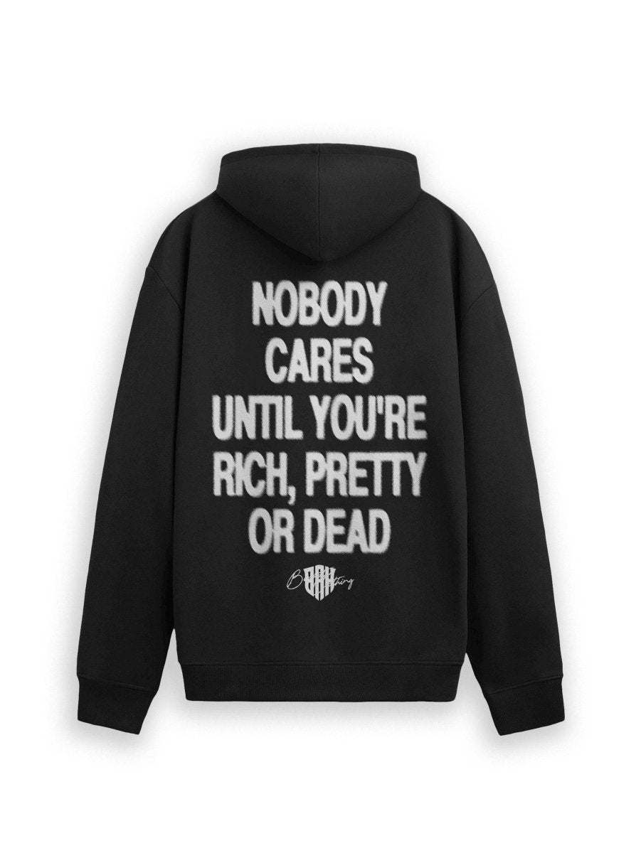 Oversized Hoodie Schwarz – Rückansicht mit großem Nobody Cares Backprint & Streetwear aus Augsburg