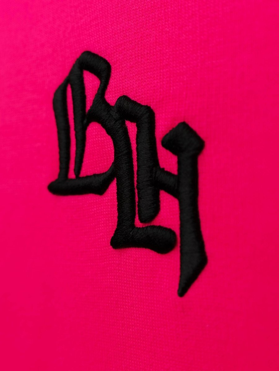 Pink Hoodie mit 3D-Stickerei – Oversized Streetwear aus Augsburg für Damen & Herren