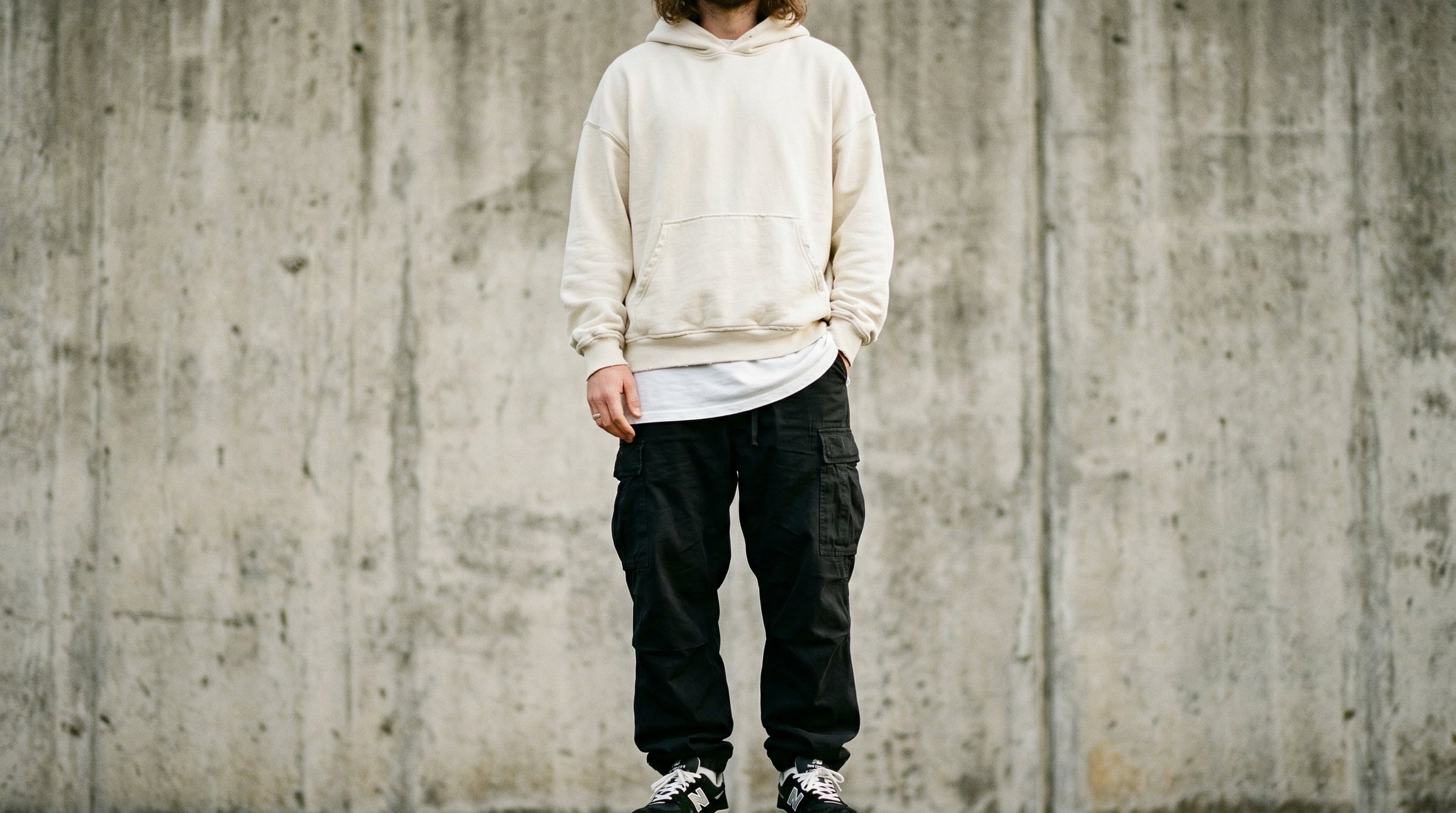 Hoodie kombinieren Herren – oversized cream Hoodie mit Baggy Pants