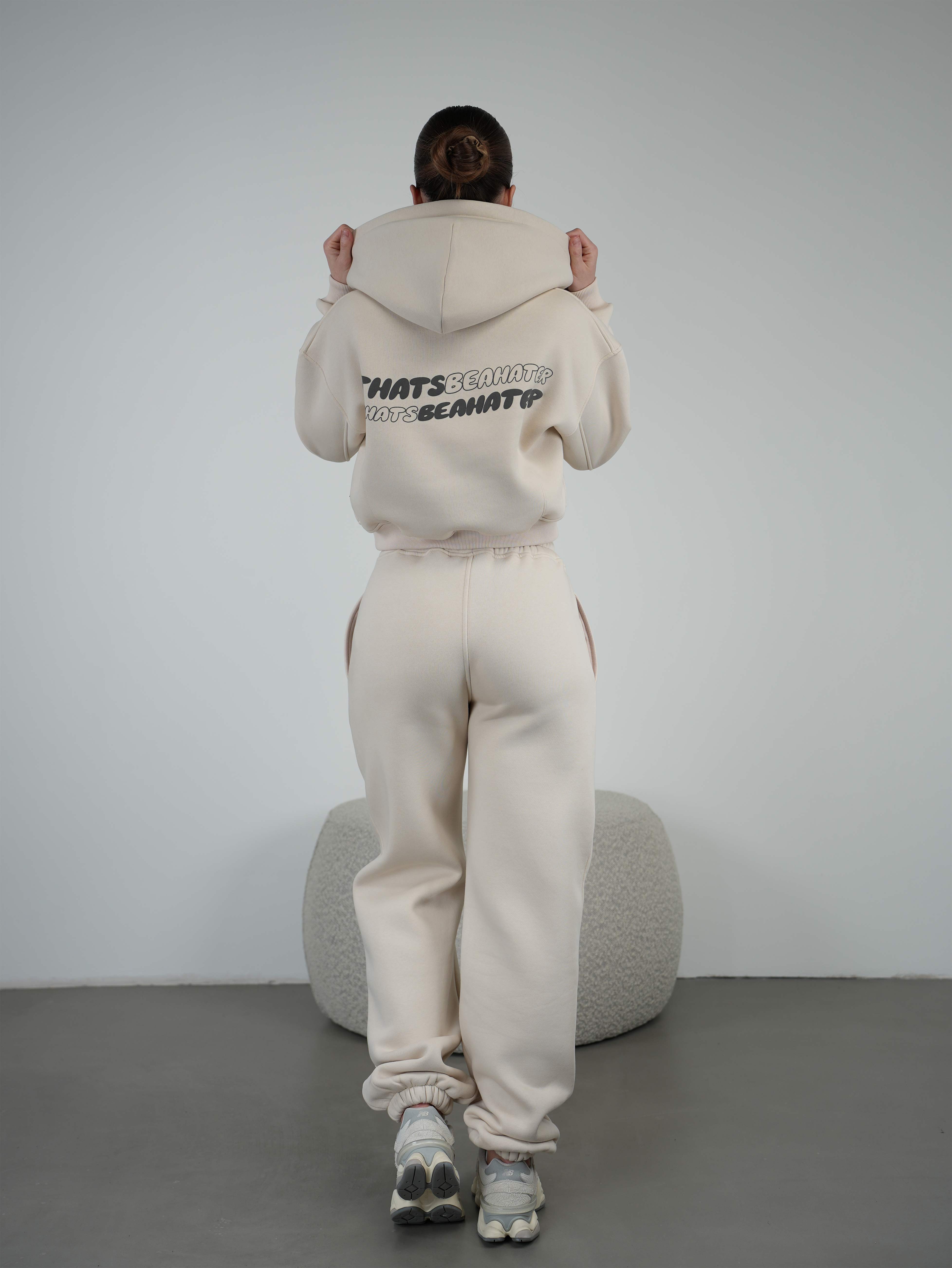 Zip Hoodie Beige mit Cropped Fit, 440 GSM & grauem Innenfutter – Streetwear für Damen & Herren