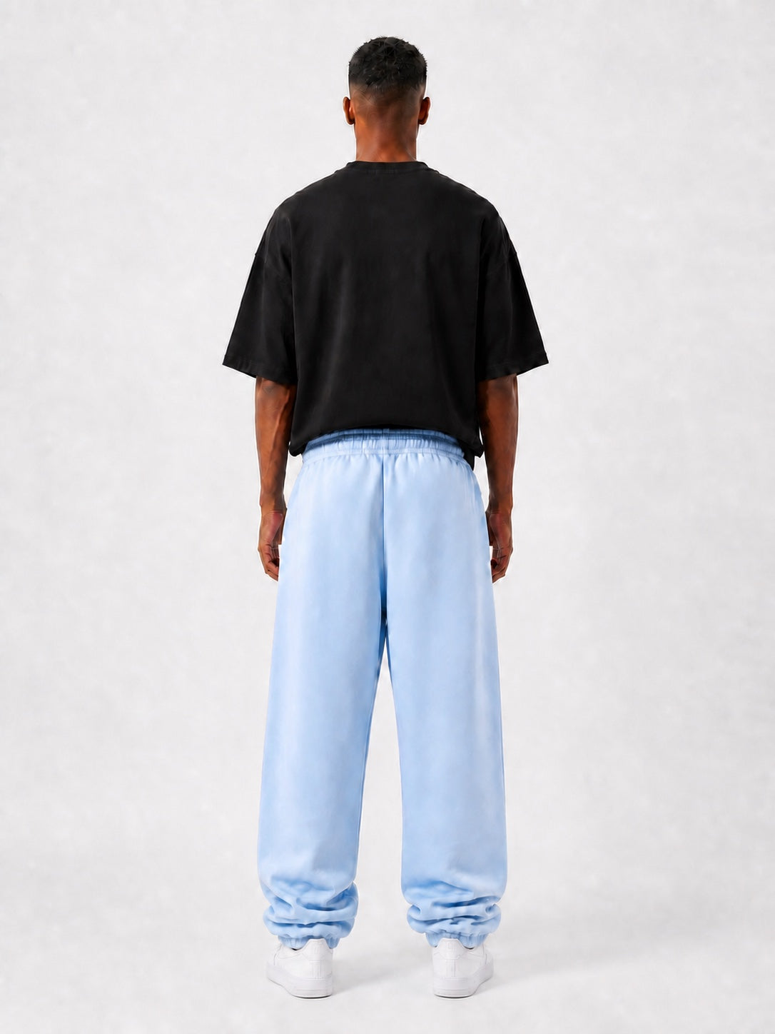 Baggy Jogger Light Blue für Herren, Rückenansicht ohne Gesäßtasche mit weitem Bein und elastischem Saum
